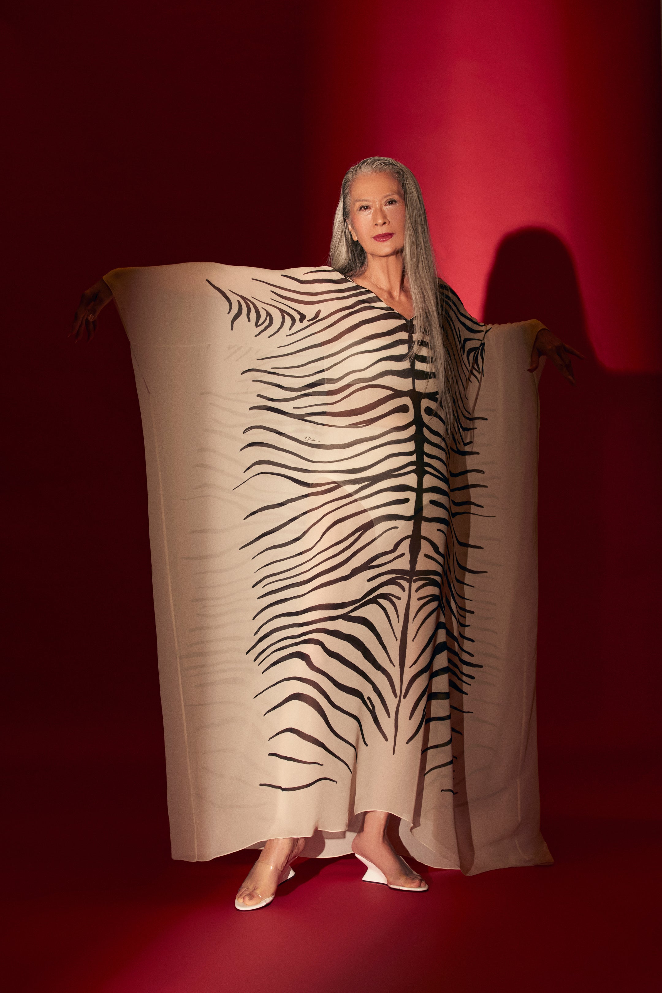 KAFTAN GEORGETTE ZEBRA MONO PRETO