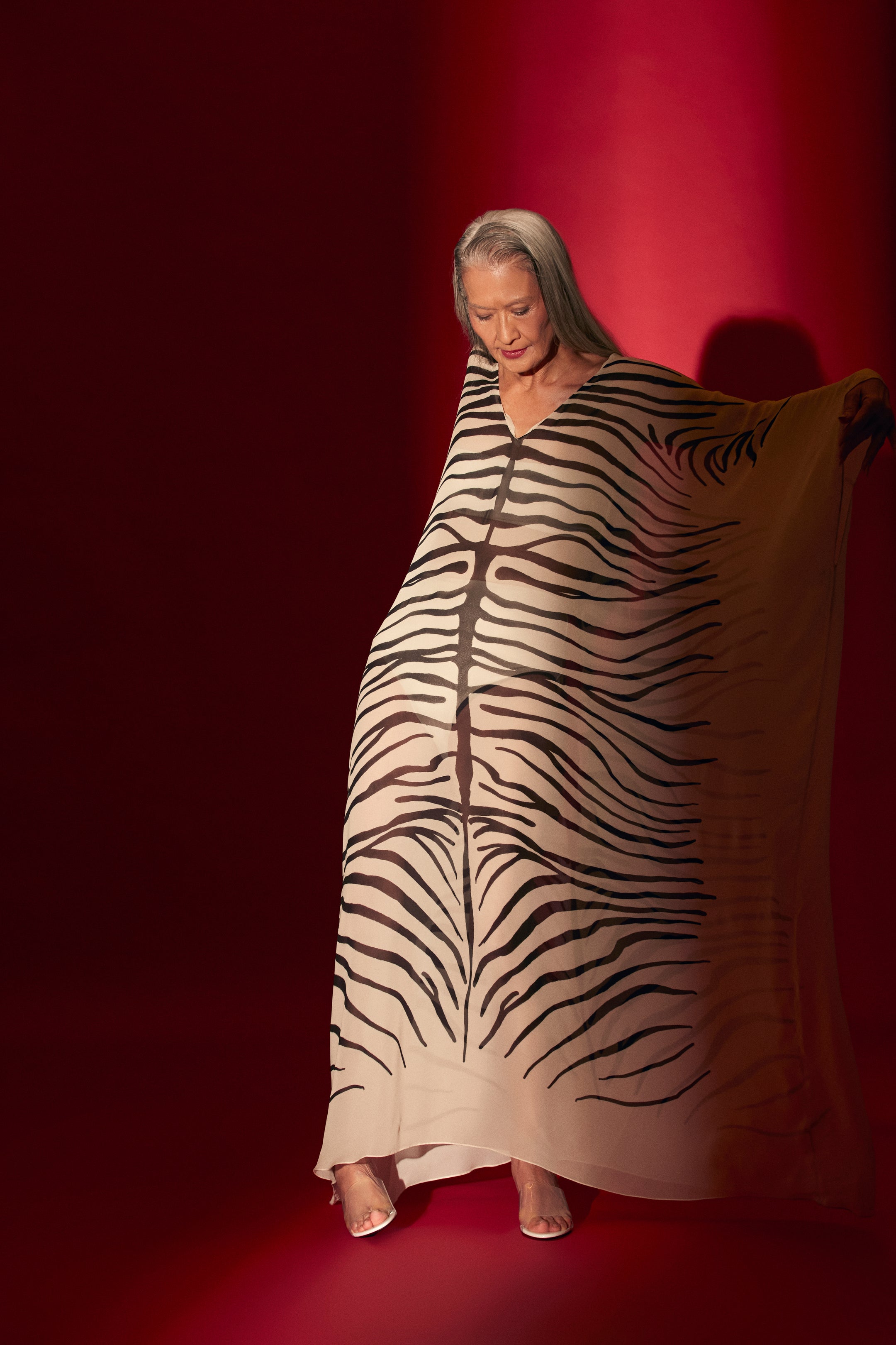 KAFTAN GEORGETTE ZEBRA MONO PRETO