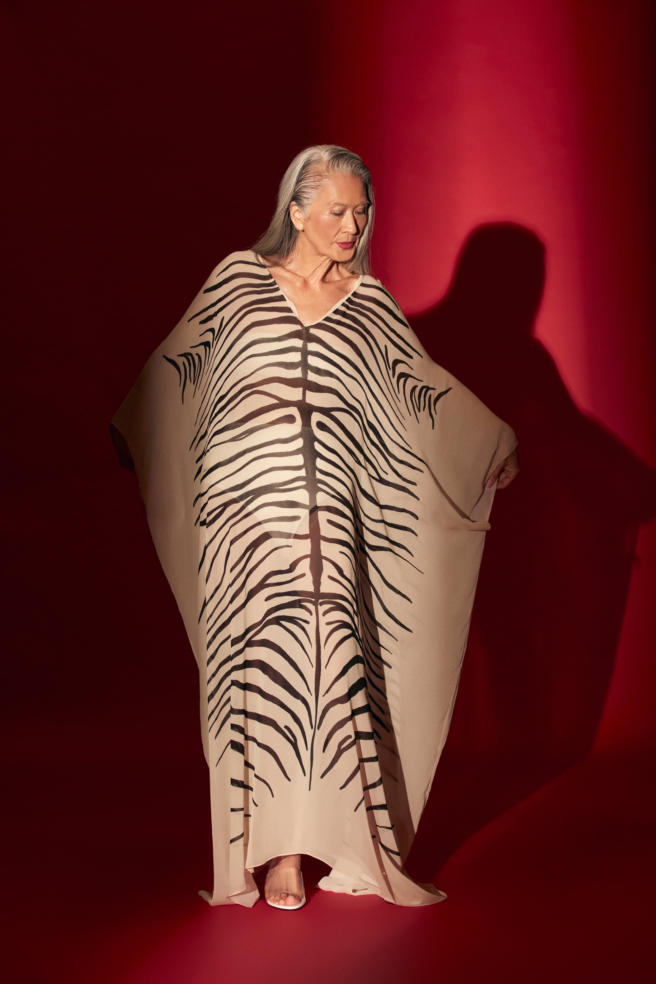 KAFTAN GEORGETTE ZEBRA MONO PRETO