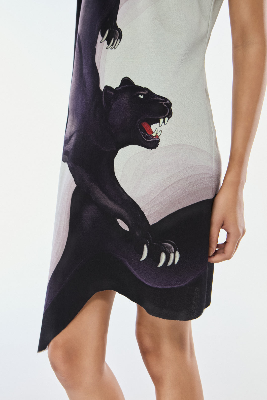 VESTIDO CURTO MANGA PANTERA WAVE