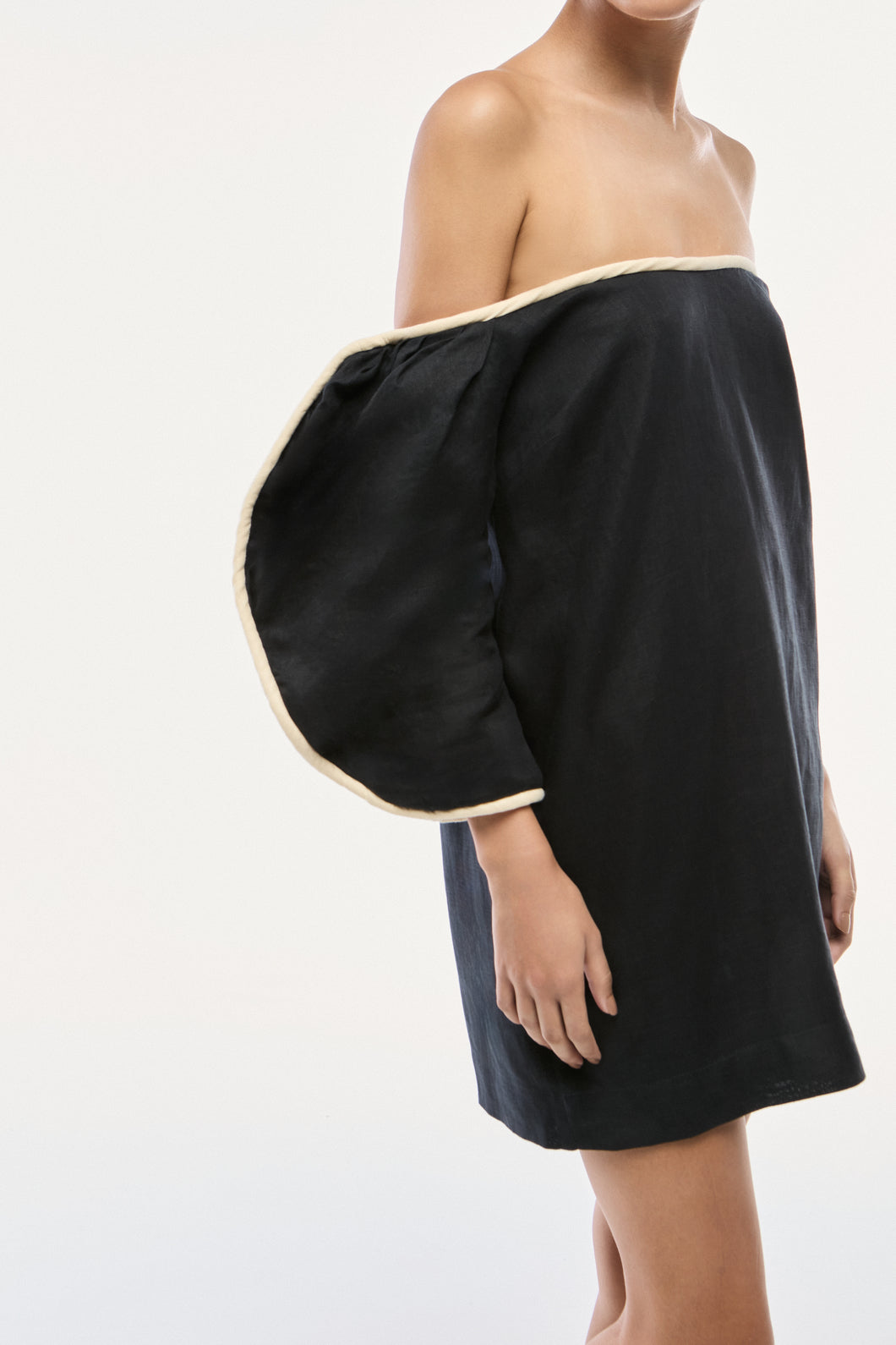VESTIDO CURTO LINHO PRETO
