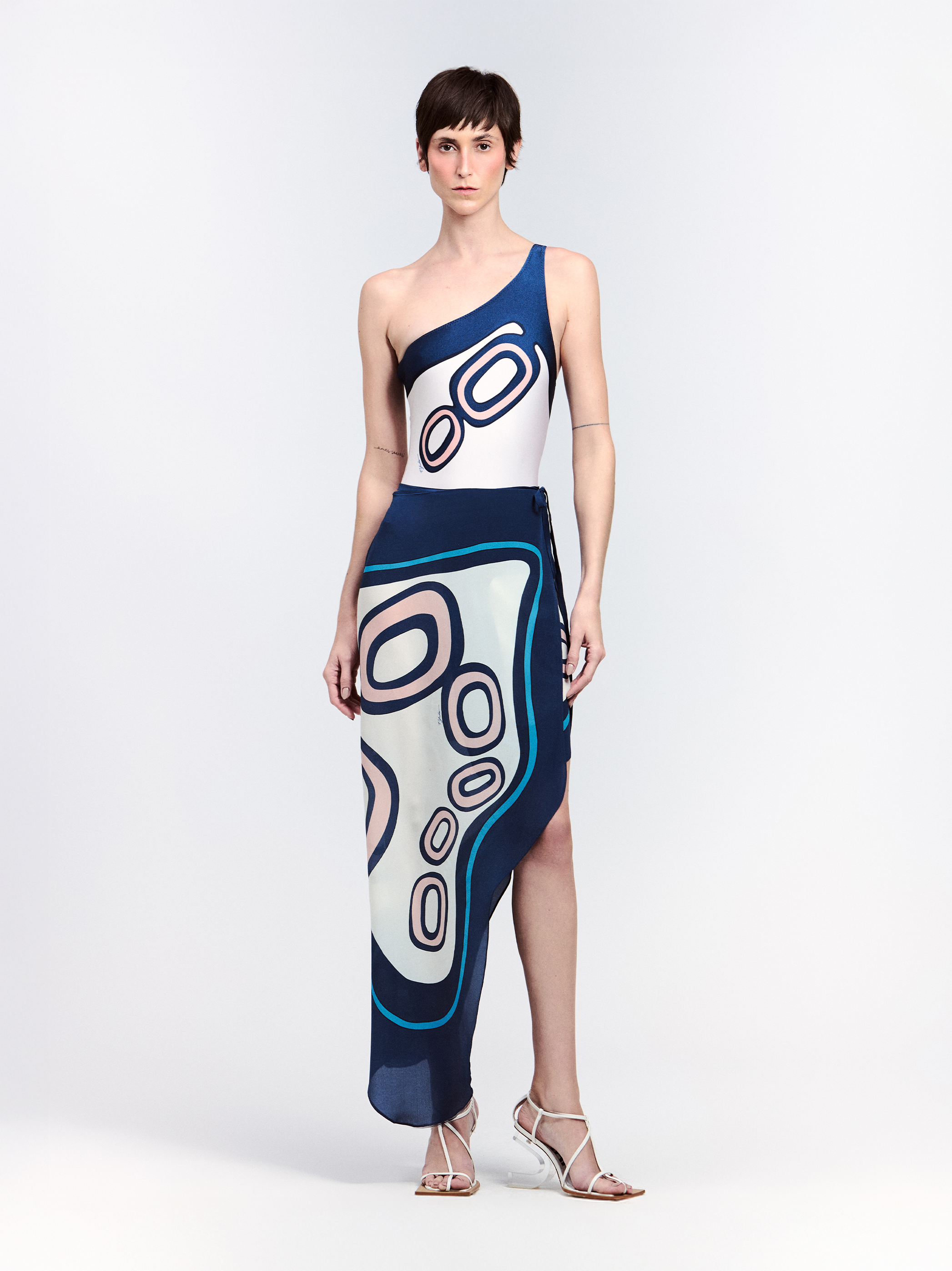 SAIA PAREÔ ASSIMÉTRICA SEDA CHAINS