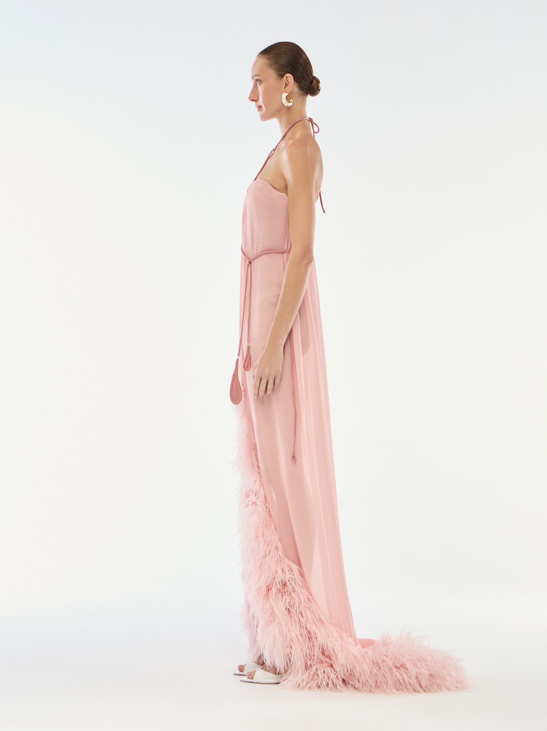 VESTIDO LONGO COM PLUMAS