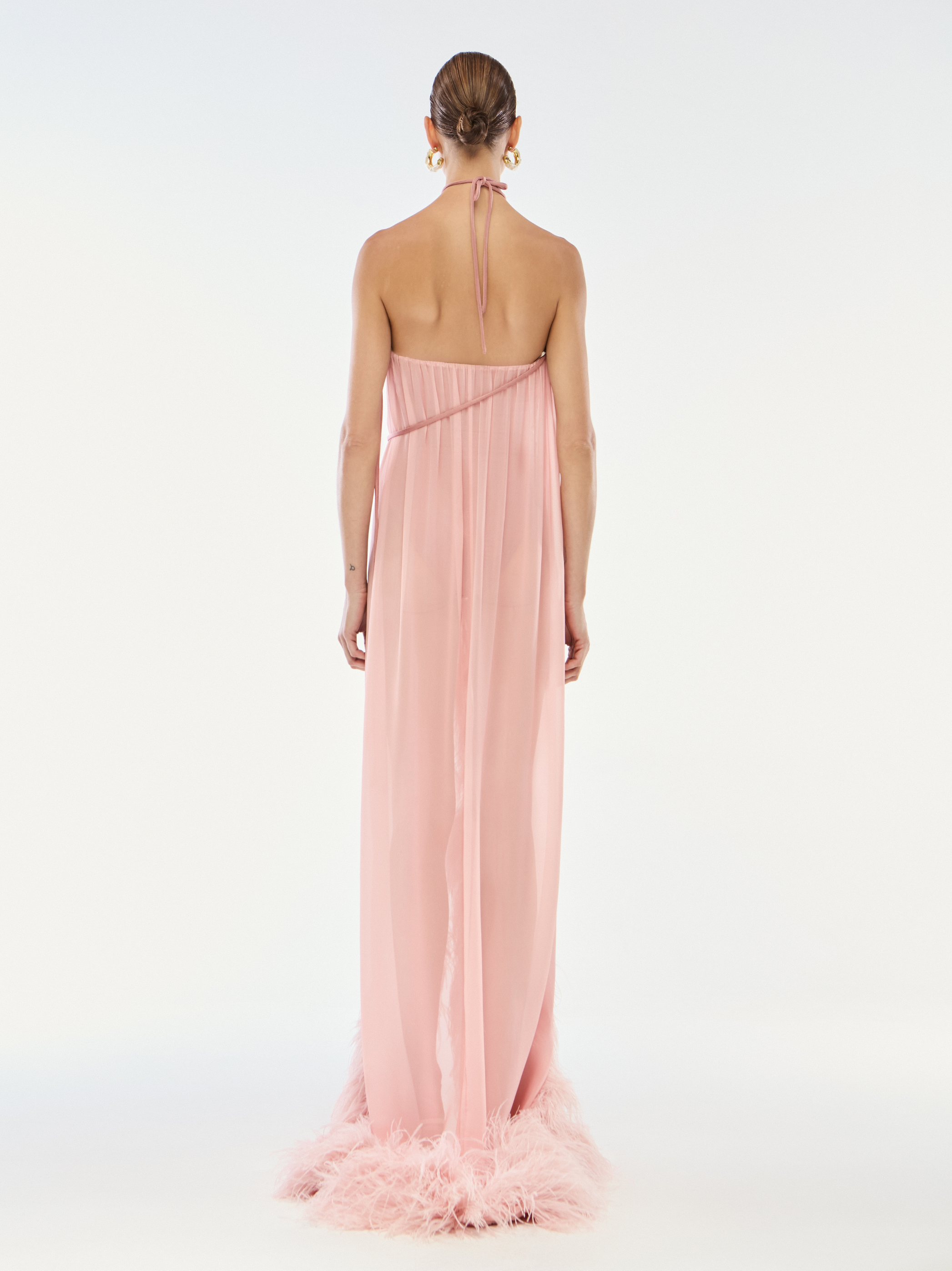 VESTIDO LONGO COM PLUMAS