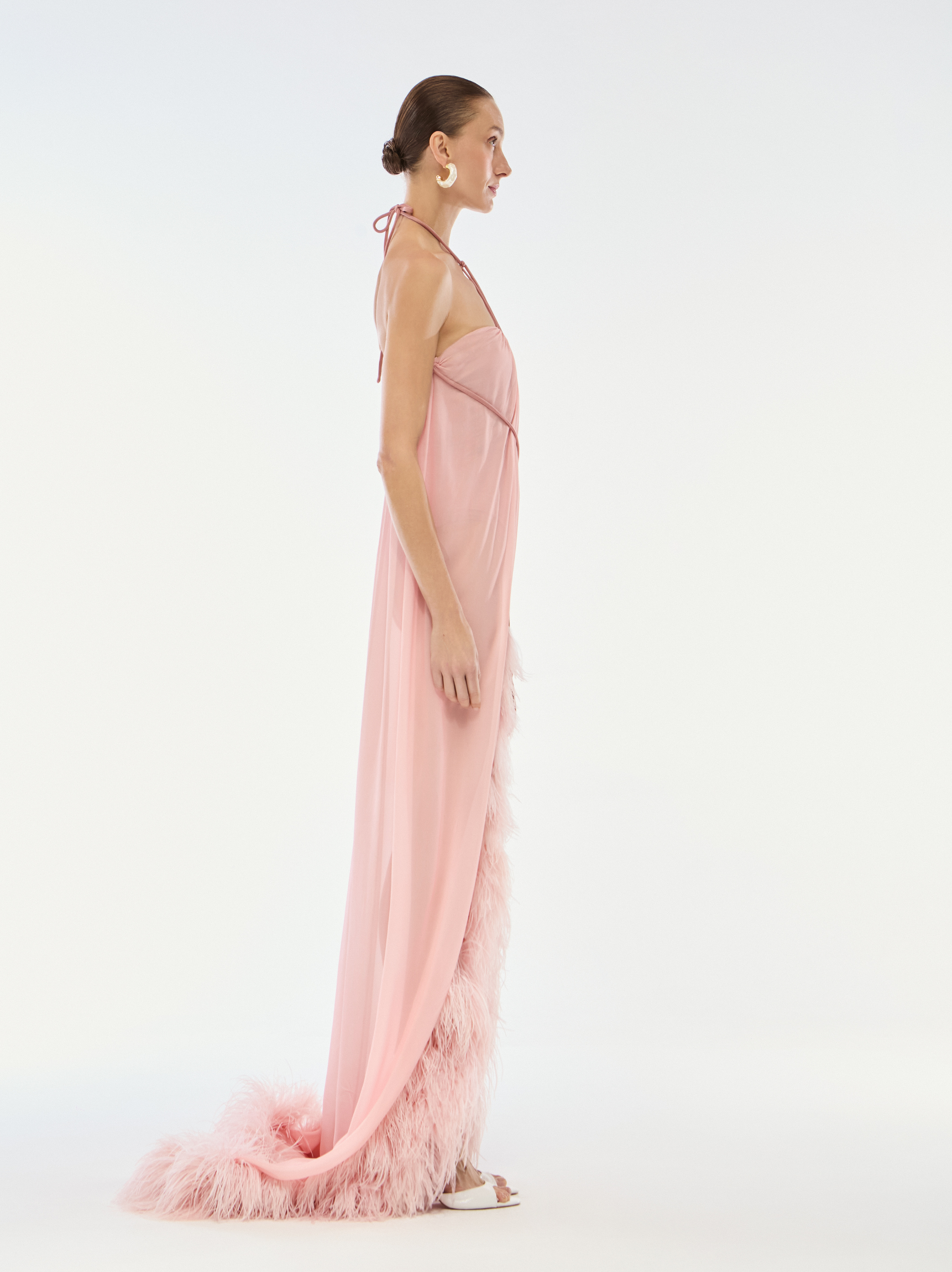 VESTIDO LONGO COM PLUMAS