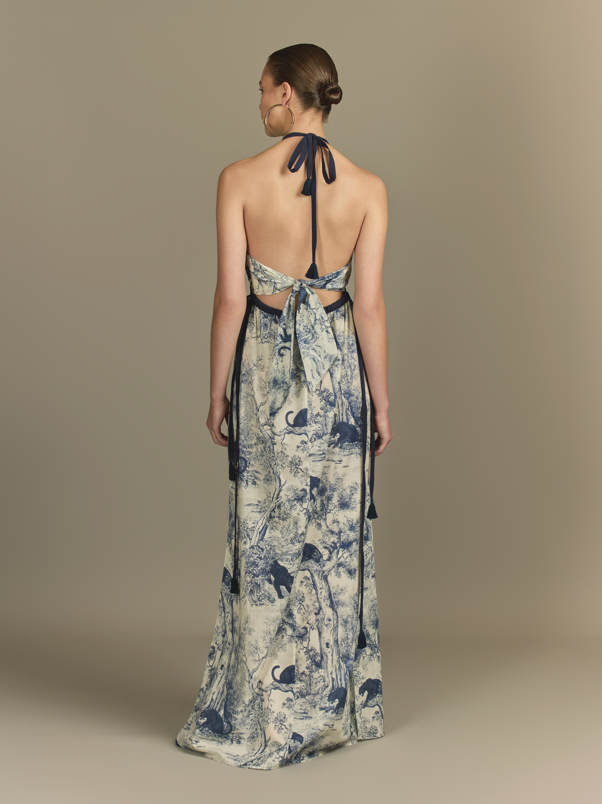 VESTIDO LONGO ALÇAS AMARRAÇÃO CAÇADA