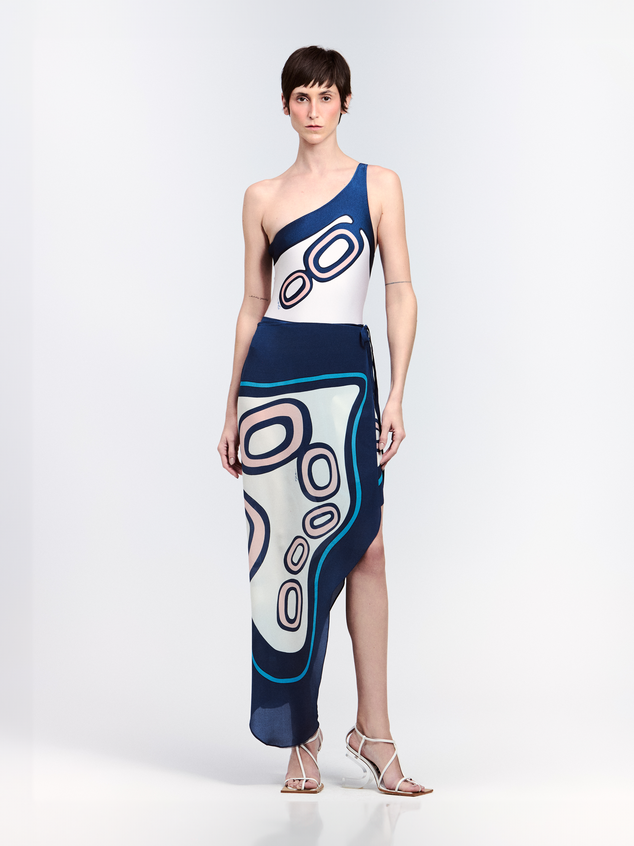 MAIÔ OMBRO SÓ CORRENTES