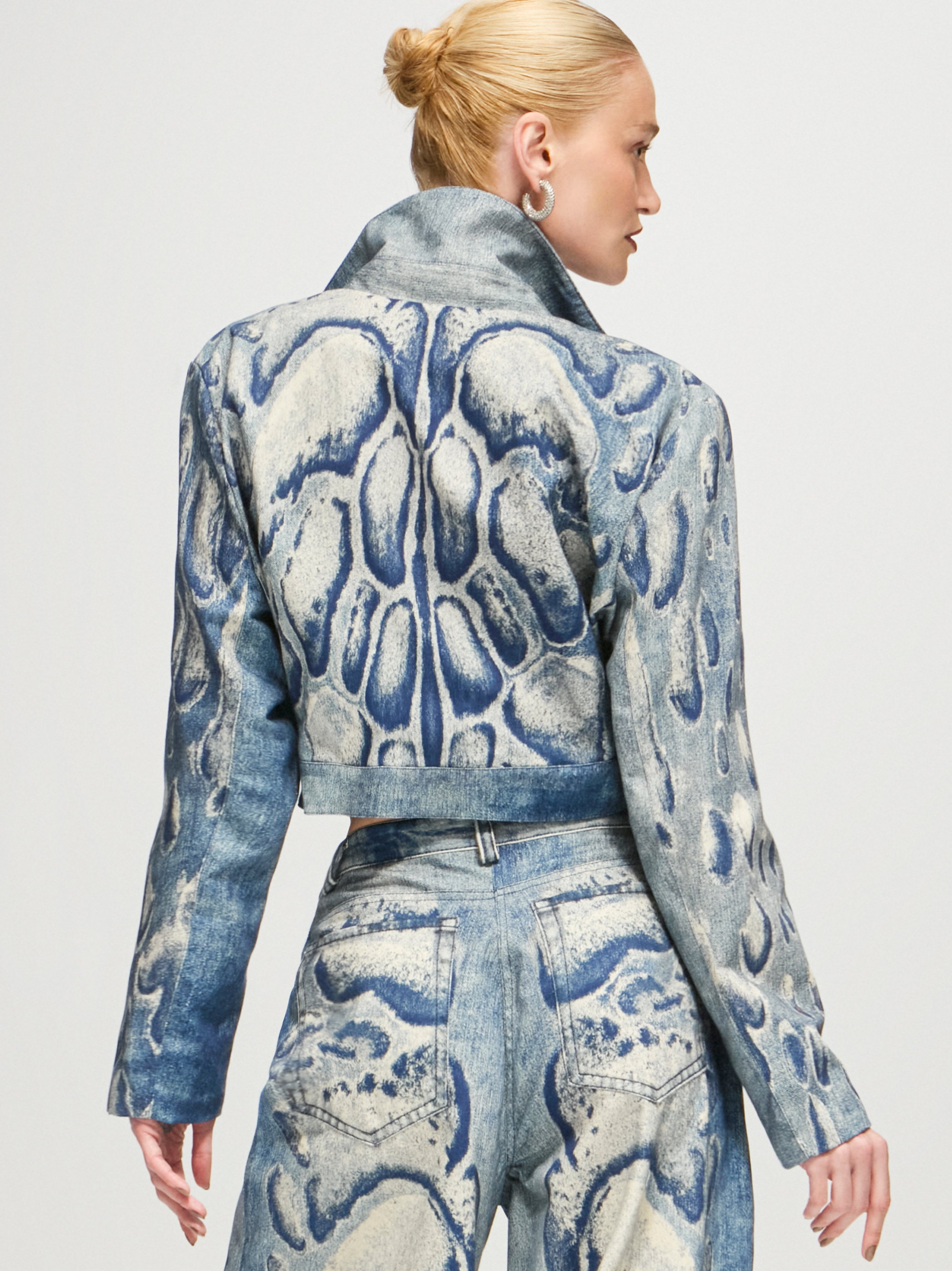 JAQUETA CROPPED SKIN INDIGO