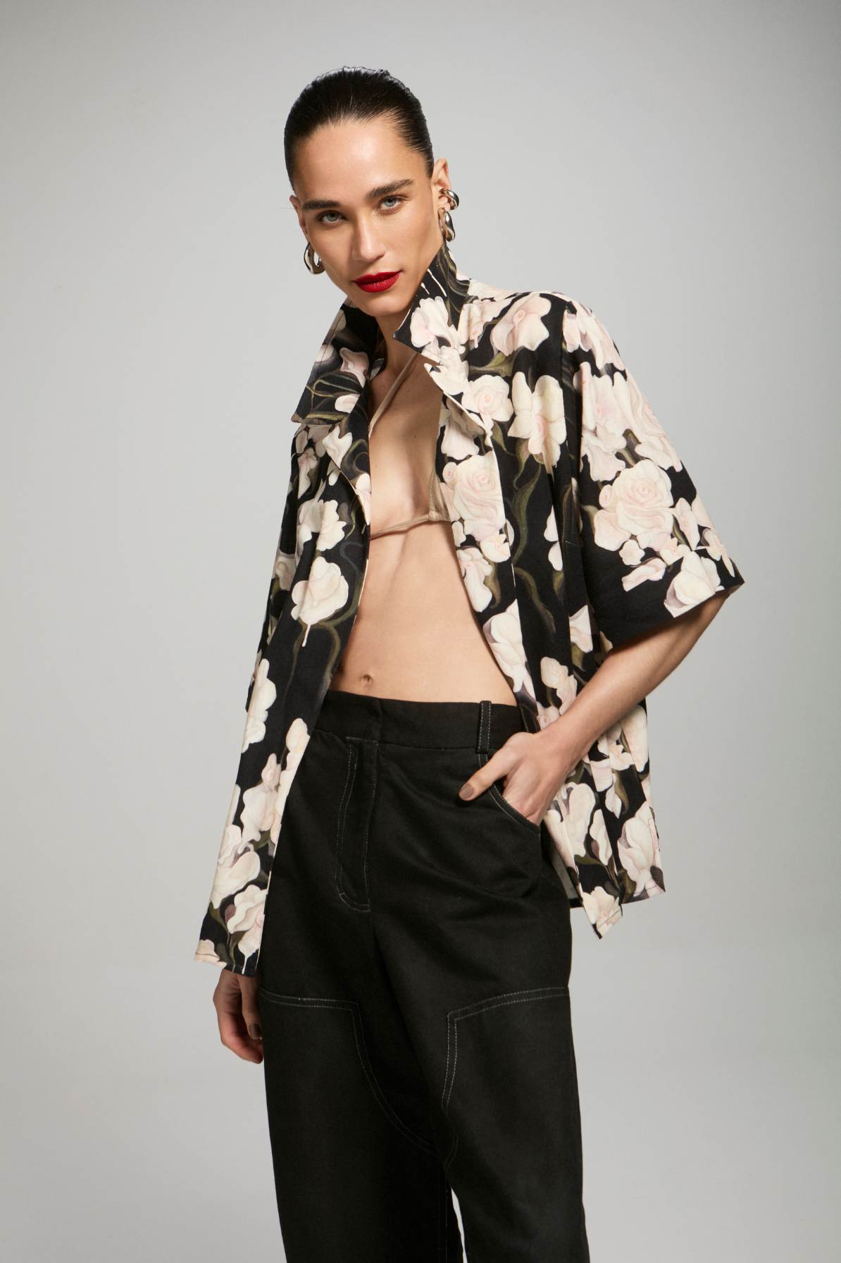 CAMISA MANGA CURTA FLOWER PRETO