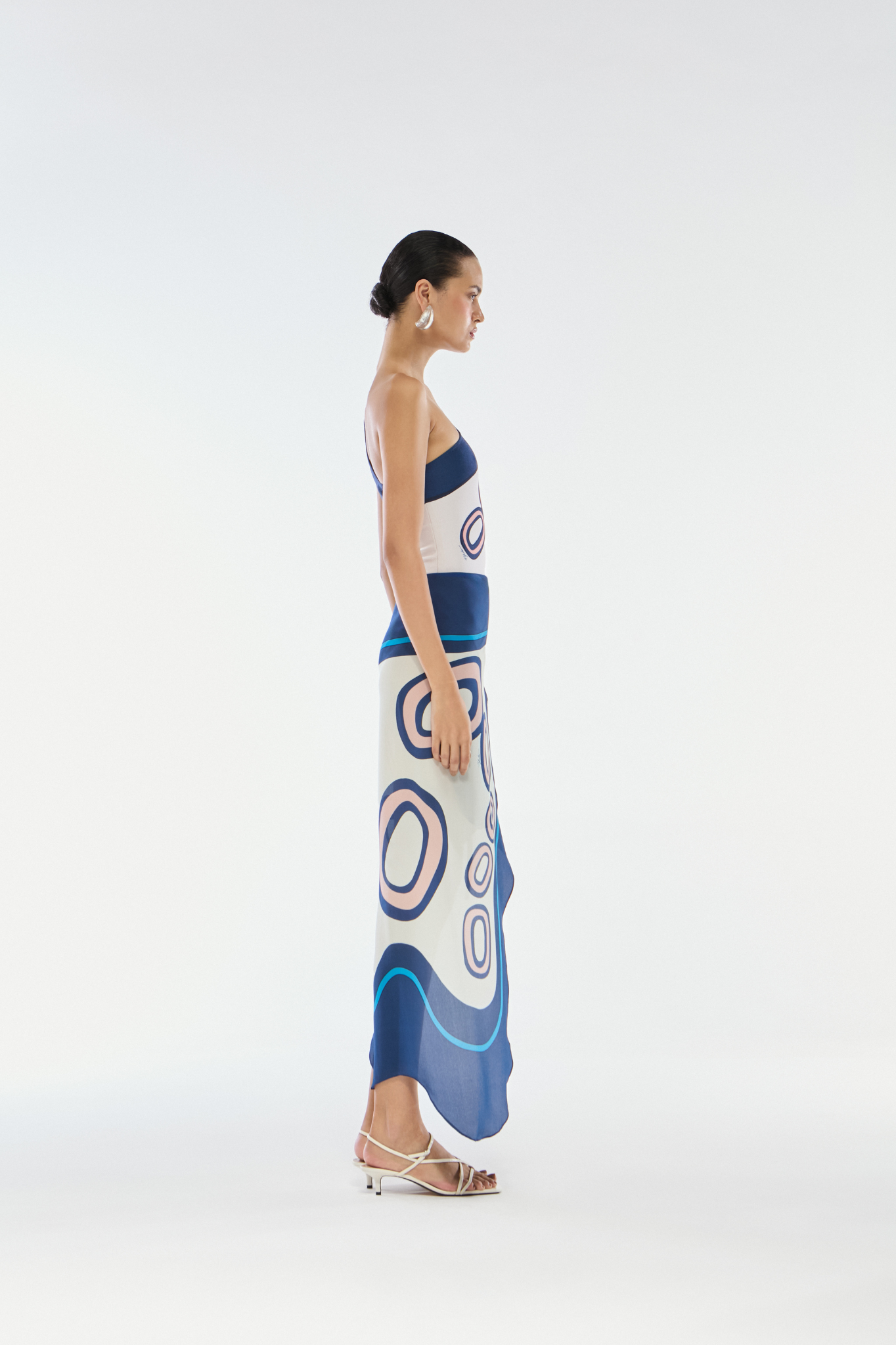 SAIA PAREÔ ASSIMÉTRICA SEDA CHAINS