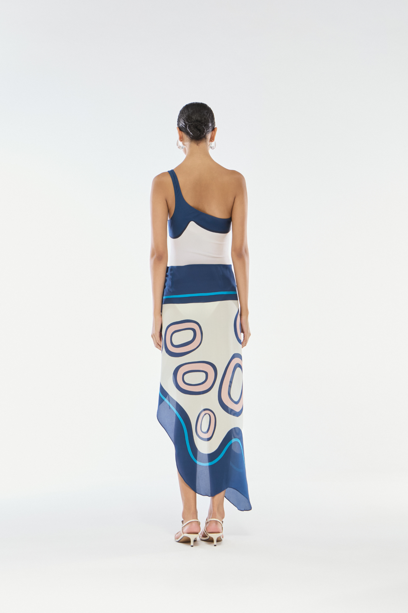 SAIA PAREÔ ASSIMÉTRICA SEDA CHAINS